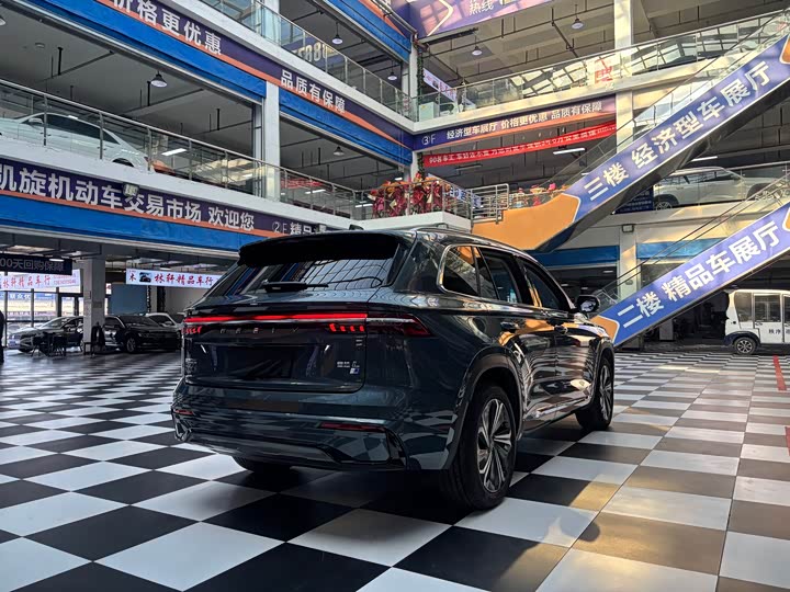 Фото 18 - Geely Monjaro