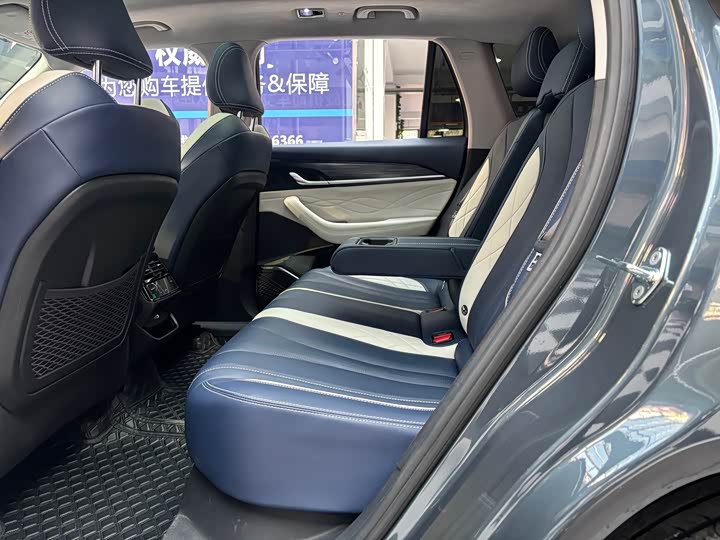 Фото 9 - Geely Monjaro