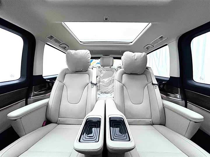 Фото 10 - Mercedes-Benz V-Class