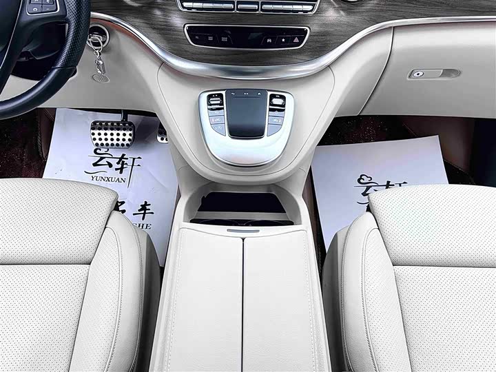 Фото 17 - Mercedes-Benz V-Class