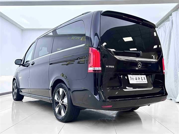 Фото 4 - Mercedes-Benz V-Class