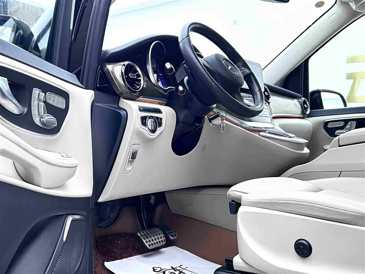 Фото 7 - Mercedes-Benz V-Class