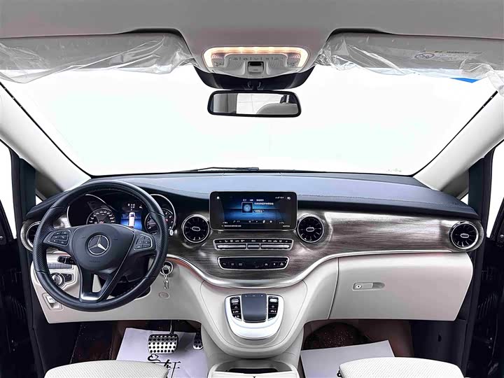 Фото 8 - Mercedes-Benz V-Class