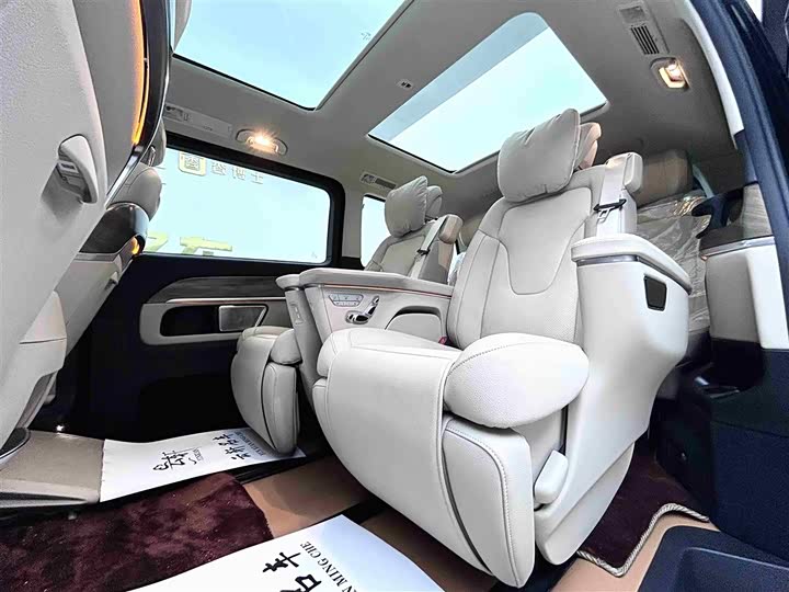 Фото 9 - Mercedes-Benz V-Class