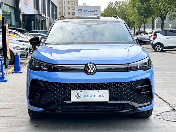 Фото 2 - Volkswagen Tiguan L Pro