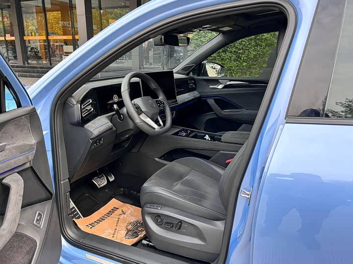 Фото 9 - Volkswagen Tiguan L Pro