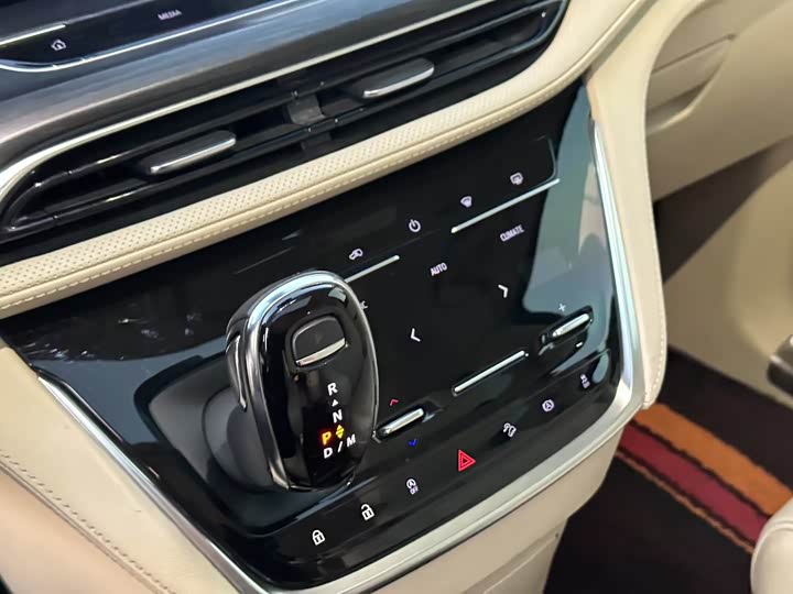 Фото 15 - Buick GL8 ES