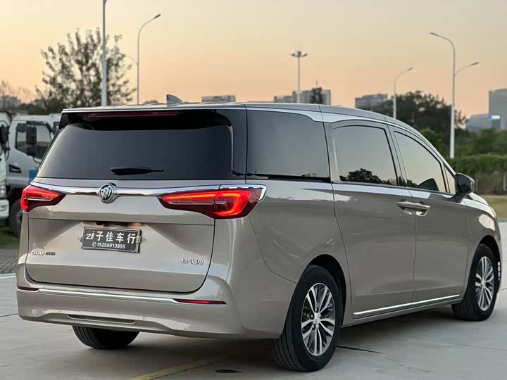 Фото 4 - Buick GL8 ES