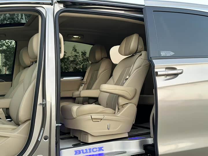 Фото 7 - Buick GL8 ES