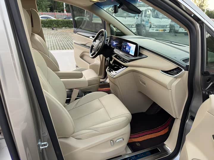 Фото 8 - Buick GL8 ES