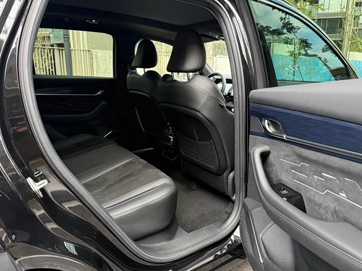 Фото 10 - Geely Monjaro