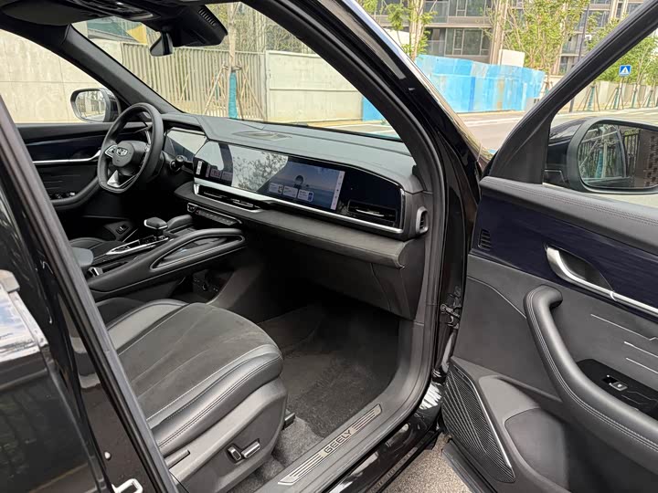 Фото 11 - Geely Monjaro