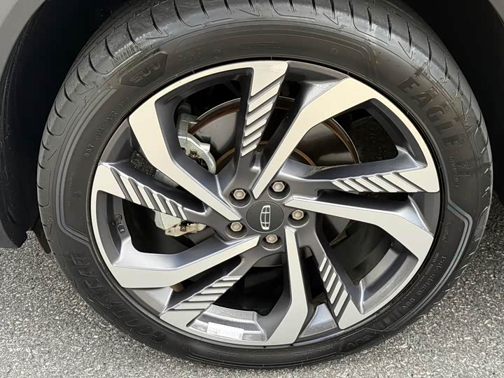 Фото 12 - Geely Monjaro