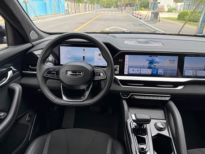 Фото 8 - Geely Monjaro