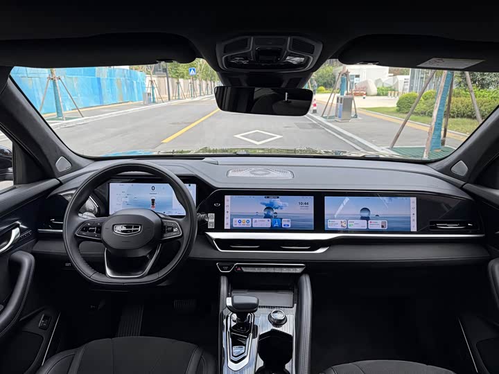 Фото 9 - Geely Monjaro