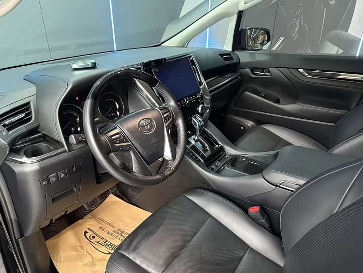 Фото 11 - Toyota Vellfire