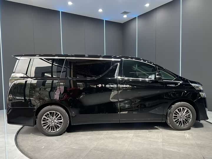 Фото 4 - Toyota Vellfire
