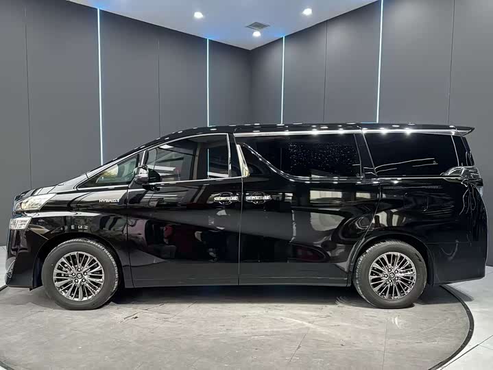 Фото 5 - Toyota Vellfire