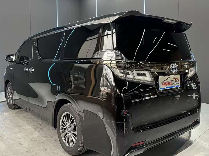 Фото 8 - Toyota Vellfire