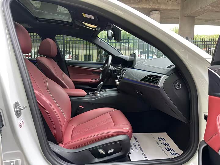 Фото 14 - BMW 5 Series