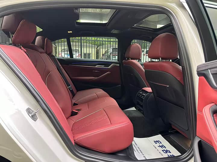 Фото 15 - BMW 5 Series