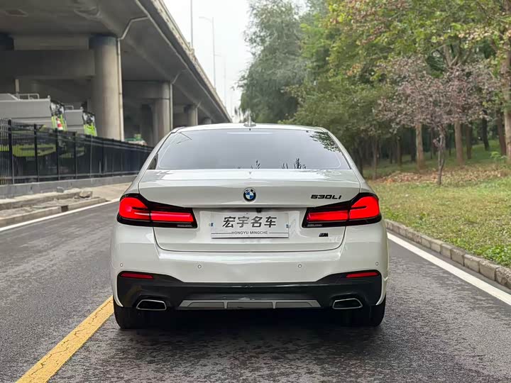 Фото 19 - BMW 5 Series