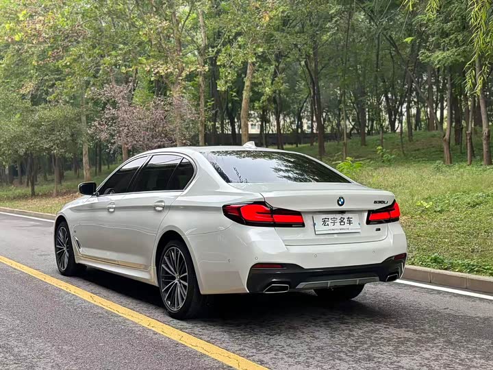 Фото 20 - BMW 5 Series