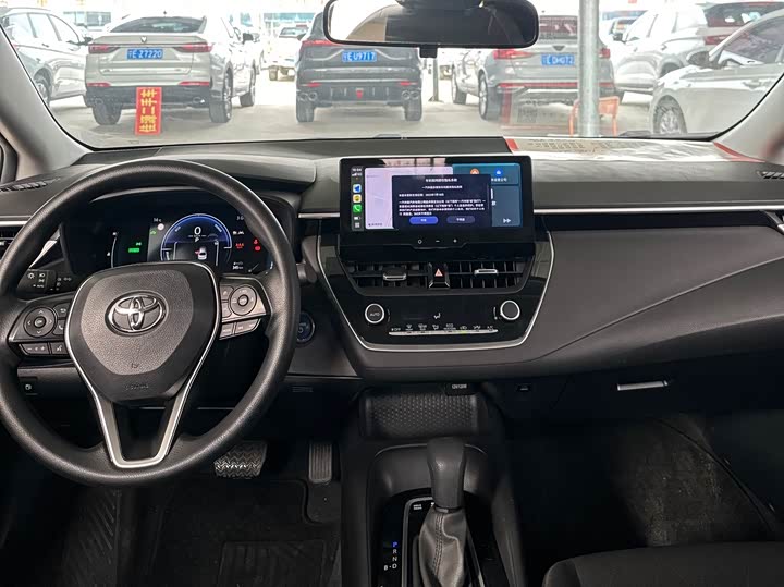 Фото 10 - Toyota Corolla