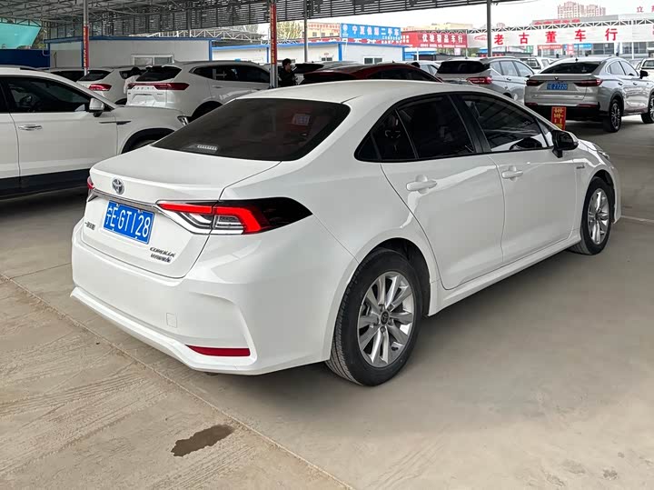 Фото 13 - Toyota Corolla