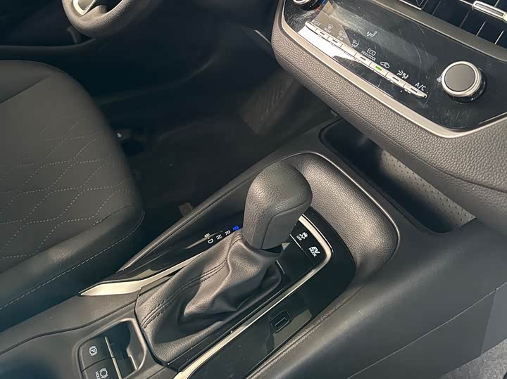 Фото 14 - Toyota Corolla