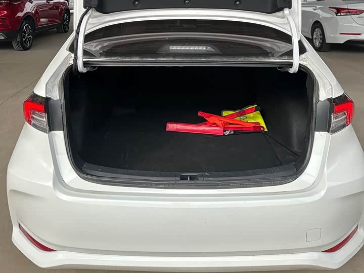 Фото 15 - Toyota Corolla