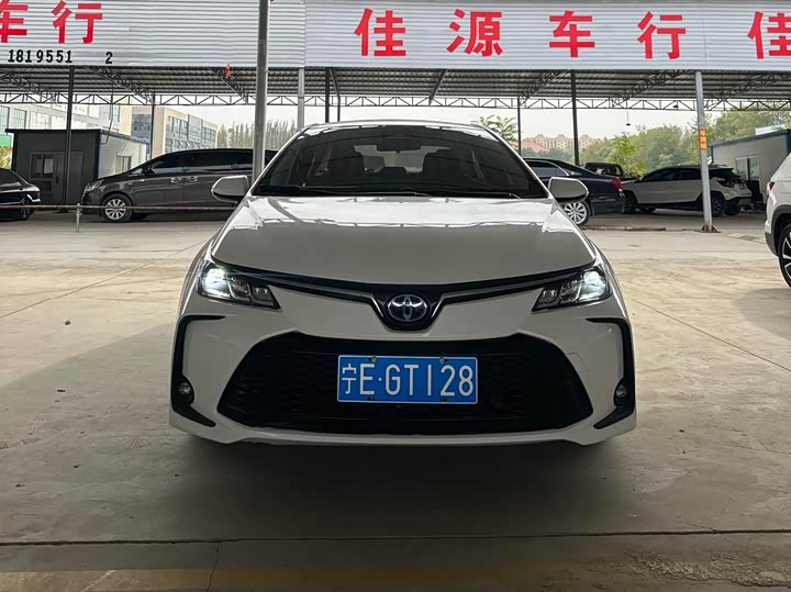 Фото 2 - Toyota Corolla