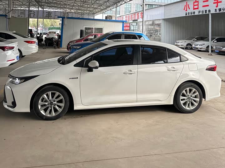 Фото 3 - Toyota Corolla