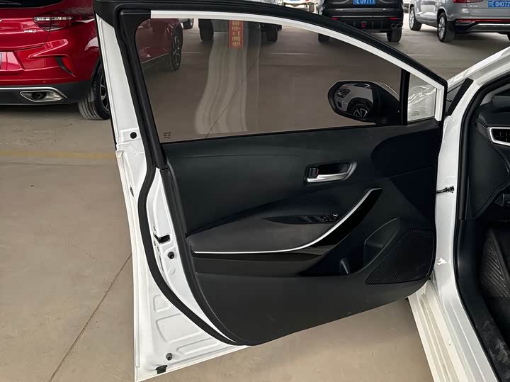 Фото 8 - Toyota Corolla