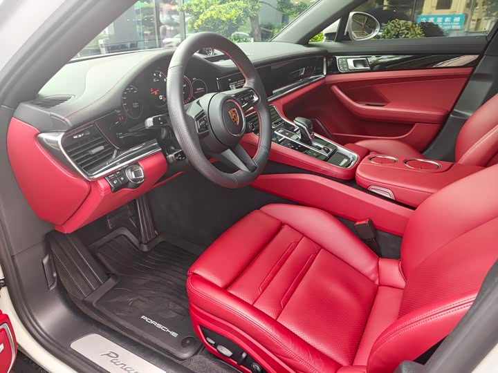 Фото 2 - Porsche Panamera