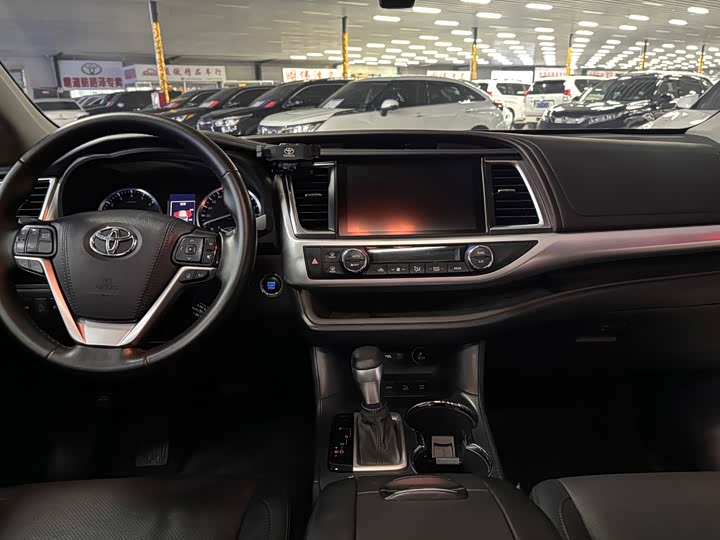 Фото 11 - Toyota Highlander