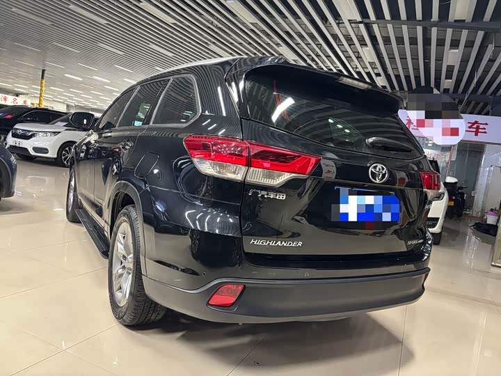 Фото 14 - Toyota Highlander