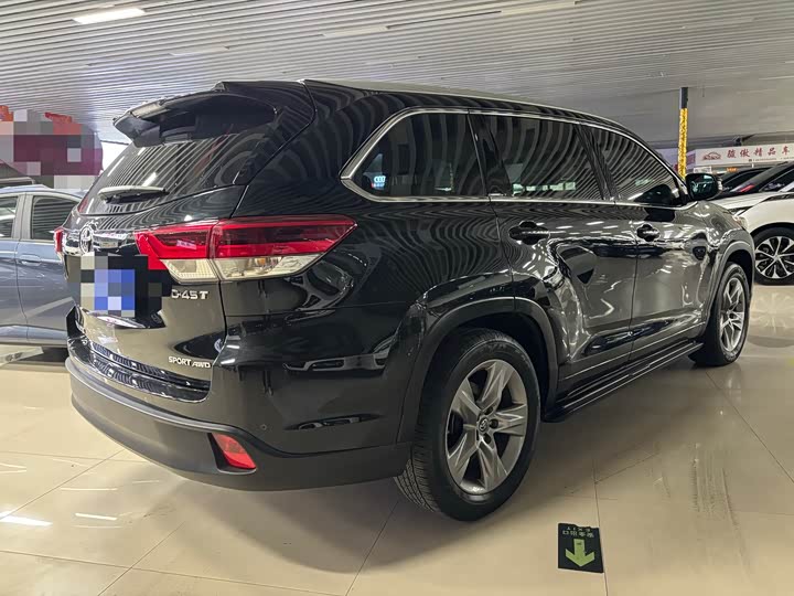 Фото 4 - Toyota Highlander