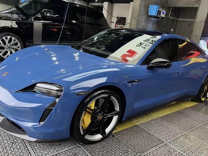 Фото 1 - Porsche Taycan