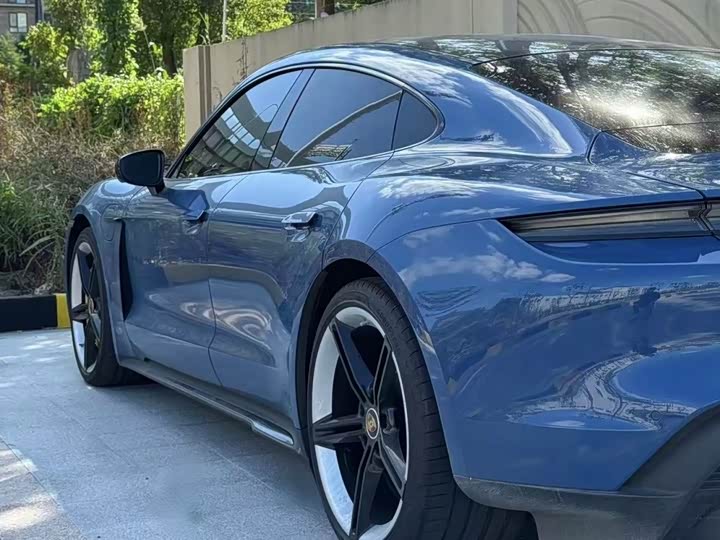 Фото 7 - Porsche Taycan