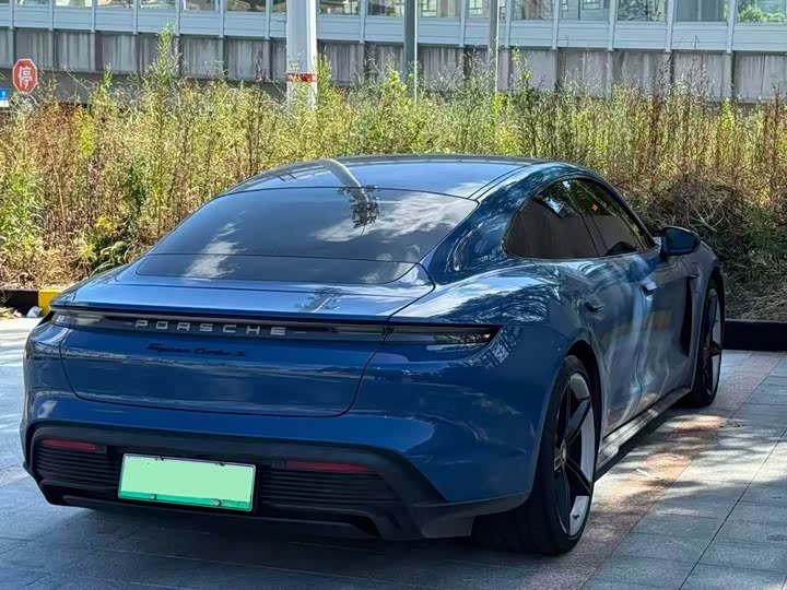 Фото 8 - Porsche Taycan