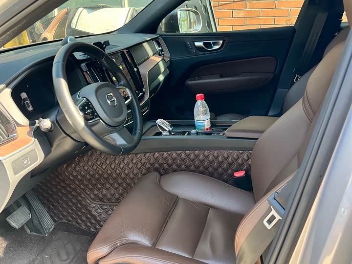 Фото 4 - Volvo XC60