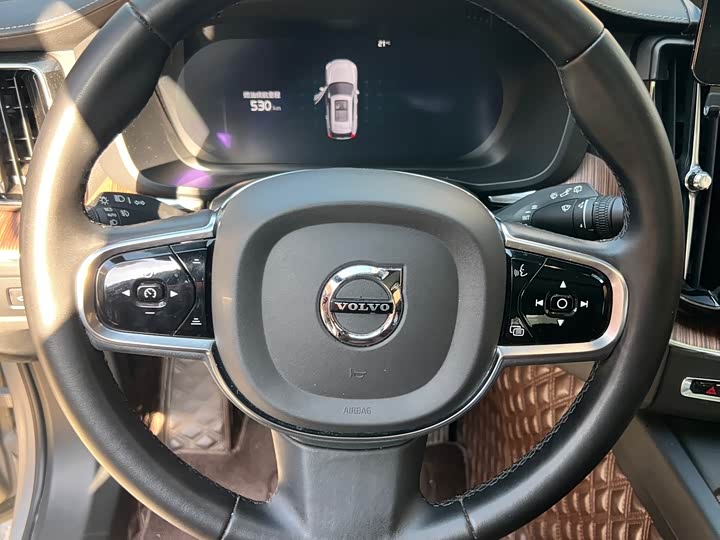 Фото 6 - Volvo XC60