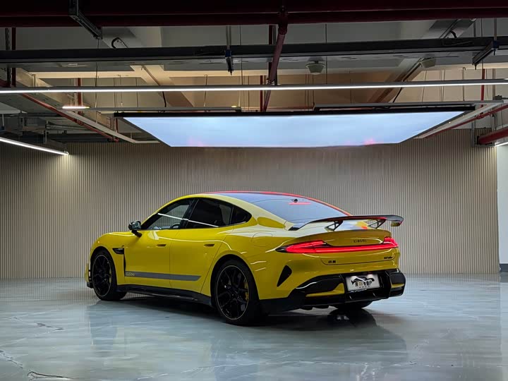 Фото 18 - Xiaomi SU7 Ultra