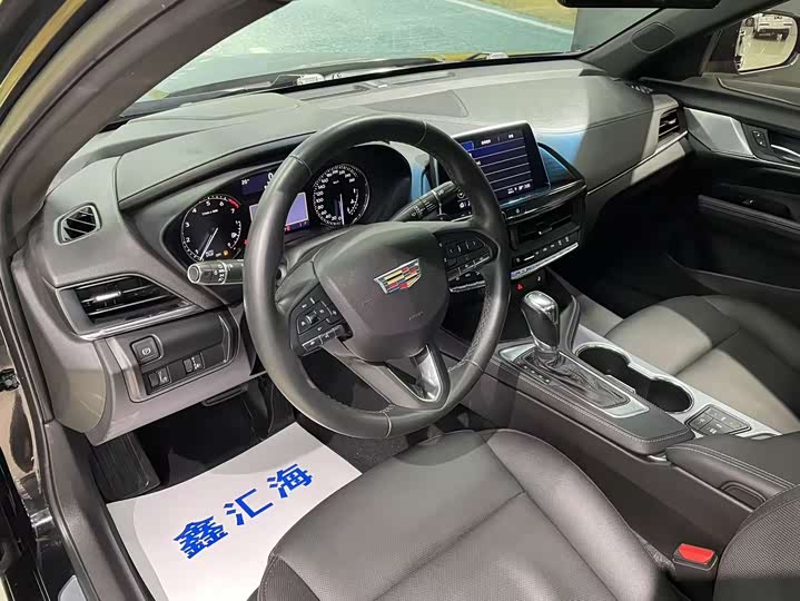 Фото 6 - Cadillac CT4