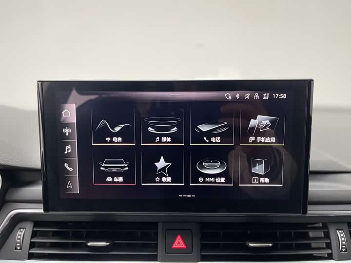 Фото 10 - Audi A4L