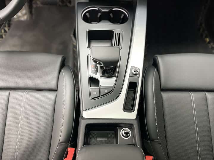 Фото 12 - Audi A4L