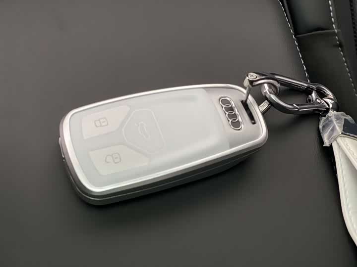 Фото 16 - Audi A4L