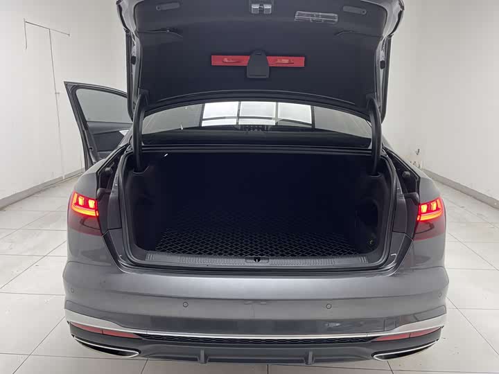 Фото 19 - Audi A4L