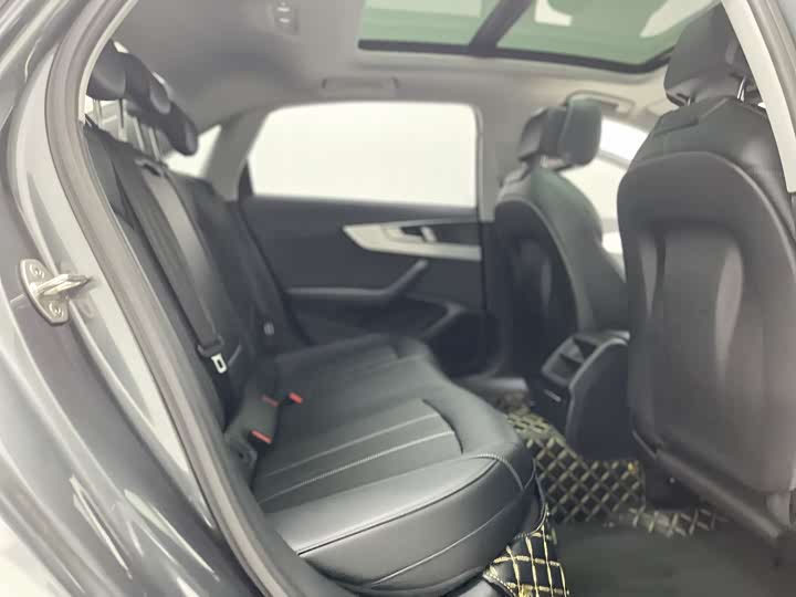 Фото 20 - Audi A4L